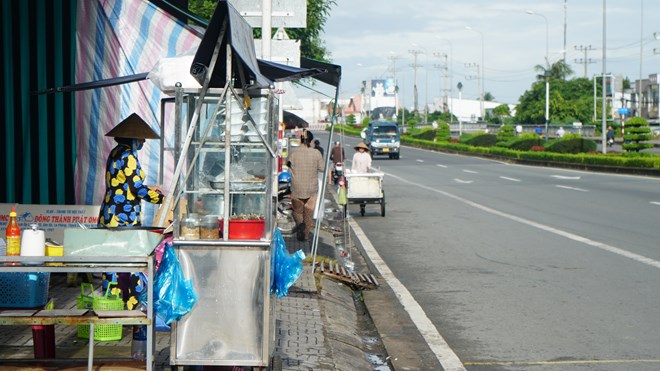 Công nhân giảm thu nhập, tiểu thương kinh doanh nhỏ, lẻ ế ẩm