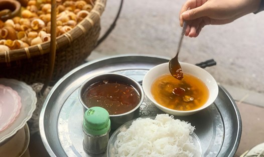 Bún ốc nguội là món ăn từ bao đời nay được nhiều thực khách yêu thích. Ảnh: Nhật Minh