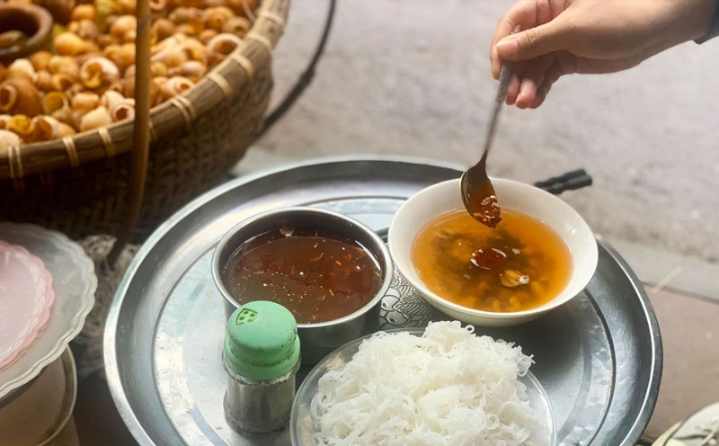 Bún ốc nguội là món ăn từ bao đời nay được nhiều thực khách yêu thích. Ảnh: Nhật Minh