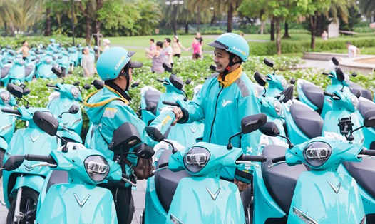 Kể từ ngày 29.9.2023, khách hàng tại TP.HCM có thể đặt xe và sử dụng dịch vụ di chuyển bằng xe máy điện Xanh SM Bike thông qua ứng dụng Xanh SM cài đặt trên điện thoại di động. Ảnh: Ngọc Quỳnh