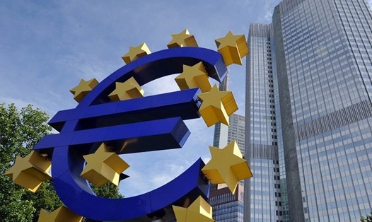 ECB có thể ngừng tăng lãi suất khi dữ liệu cho thấy lạm phát ở khu vực đồng Euro trong tháng 9 đã hạ nhiệt. Ảnh: Xinhua