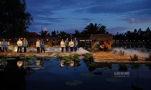 Những chiếc áo bà ba được trình diễn tại Lễ hội Festival áo bà ba - Hậu Giang. Ảnh: Tạ Quang