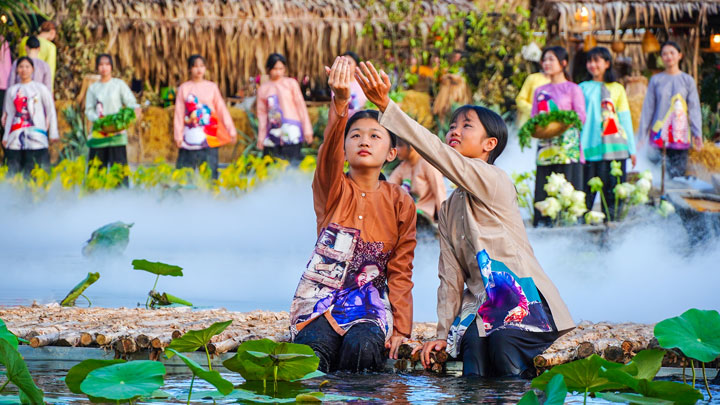 Lễ hội diễn ra với nhiều hoạt động phong phú mang đậm giá trị truyền thống dân tộc, hơi thở văn hóa Nam bộ kết hợp với các hoạt động đa dạng khác, với điểm nhấn là Chương trình trình diễn nghệ thuật về áo bà ba.