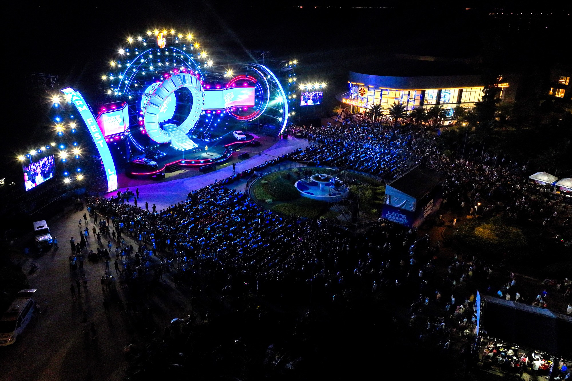 Hơn 20.000 người tham gia sự kiện Let's Charm Fest tại Hồ Tràm, đông gần gấp đôi so với năm trước. Ảnh: Ban tổ chức