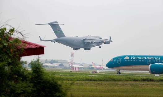 Máy bay C-17 hạ cánh tại sân bay Nội Bài, Hà Nội, sáng 3.9.2023. Ảnh: Hải Nguyễn