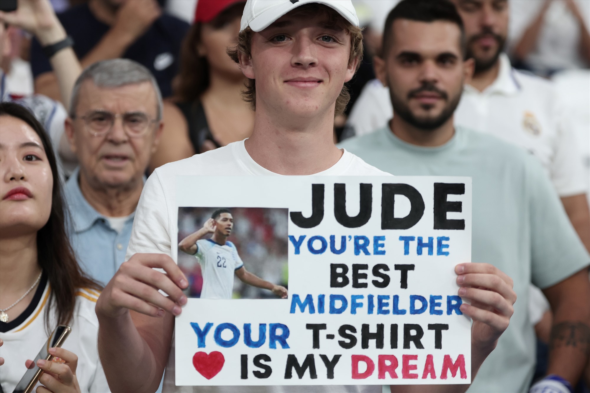 Jude Bellingham đang trở thành thần tượng đúng nghĩa với các cổ động viên Real Madrid. Ảnh: AFP