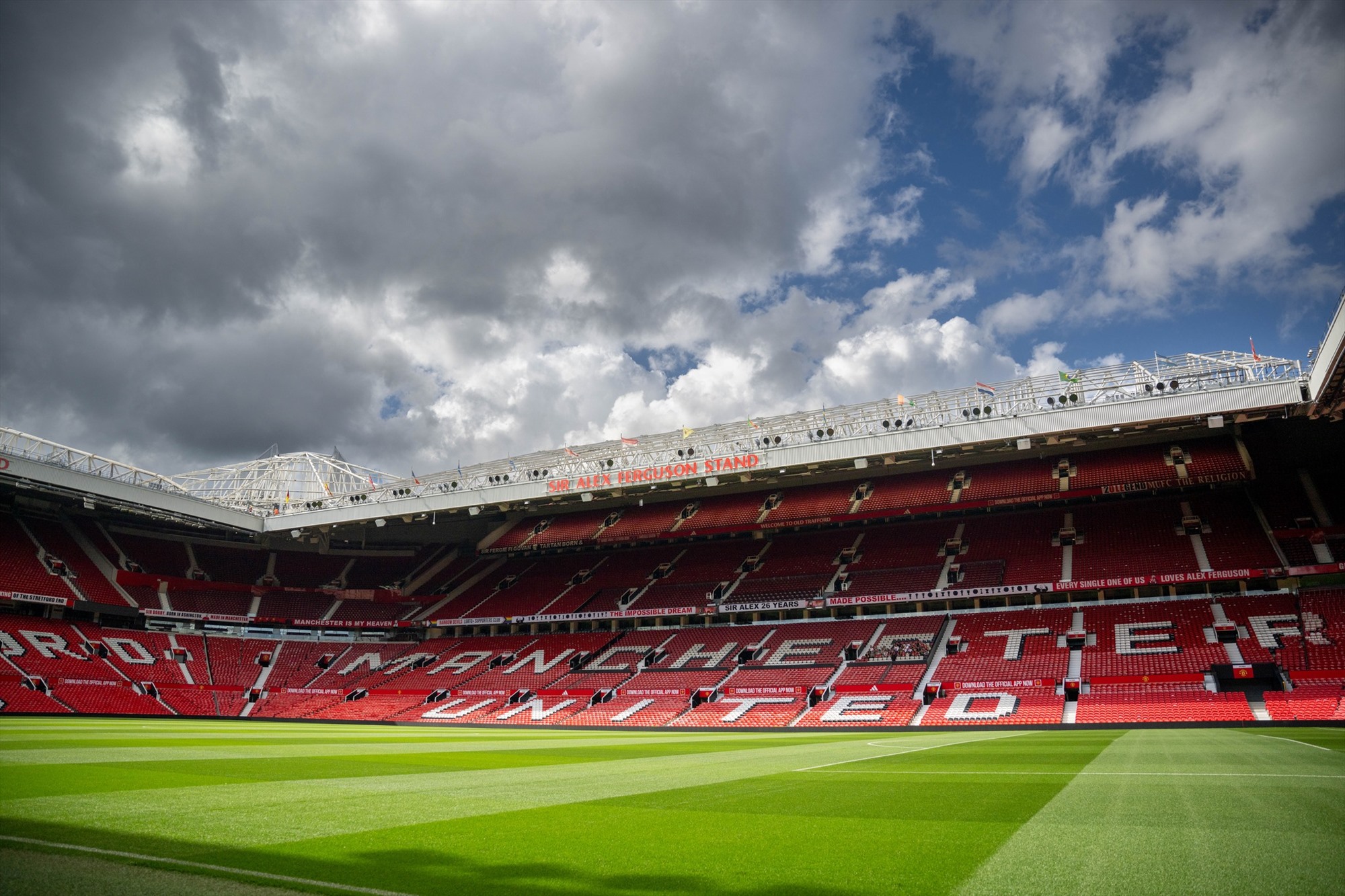 Man United có quá trình chuyển giao phức tạp. Ảnh: CLB Man United