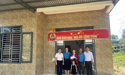 5 năm qua, Công đoàn Quảng Nam đã hỗ trợ xây dựng, sửa chữa 238 nhà ở cho ĐV, CNVC, NLĐ nghèo, khó khăn về nhà ở, từ nguồn Quỹ xã hội. Ảnh: Hoàng Bin