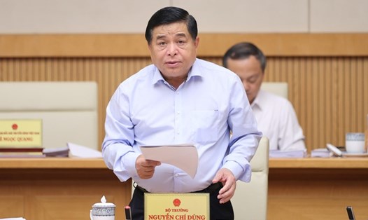 Bộ trưởng Bộ Kế hoạch và Đầu tư Nguyễn Chí Dũng báo cáo tại Phiên họp Chính phủ thường kỳ tháng 9.2023. Ảnh: VGP/Nhật Bắc