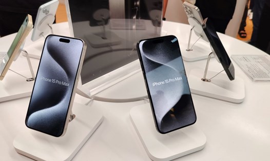 iPhone 15 Pro Max có số lượng đặt cọc cao nhất tại các hệ thống. Ngoài ra, màu Titan xanh và Titan tự nhiên của nó cũng được nhiều người ưa thích. Ảnh: Nguyễn Đăng