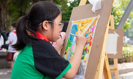 99 trẻ em đã tham gia hoạt động vẽ tranh với chủ đề "Hà Nội trong mắt em". 