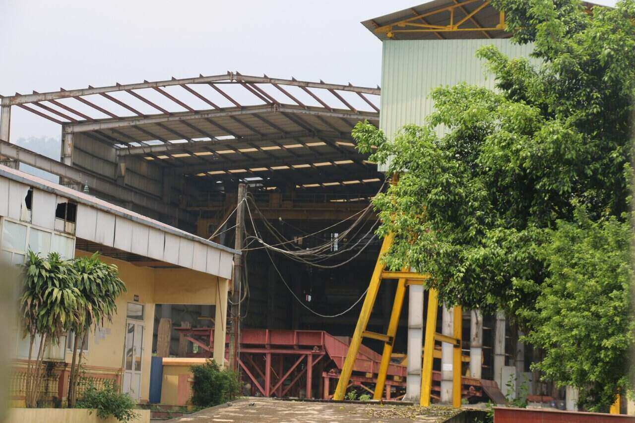 Máy móc tại nhà máy mía đường bỏ không. Ảnh: Minh Nguyễn.