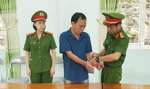 Công an tỉnh Hà Giang thi hành lệnh bắt đối với Dương Văn Cảnh về hành vi vi phạm quy định về khai thác tài nguyên.