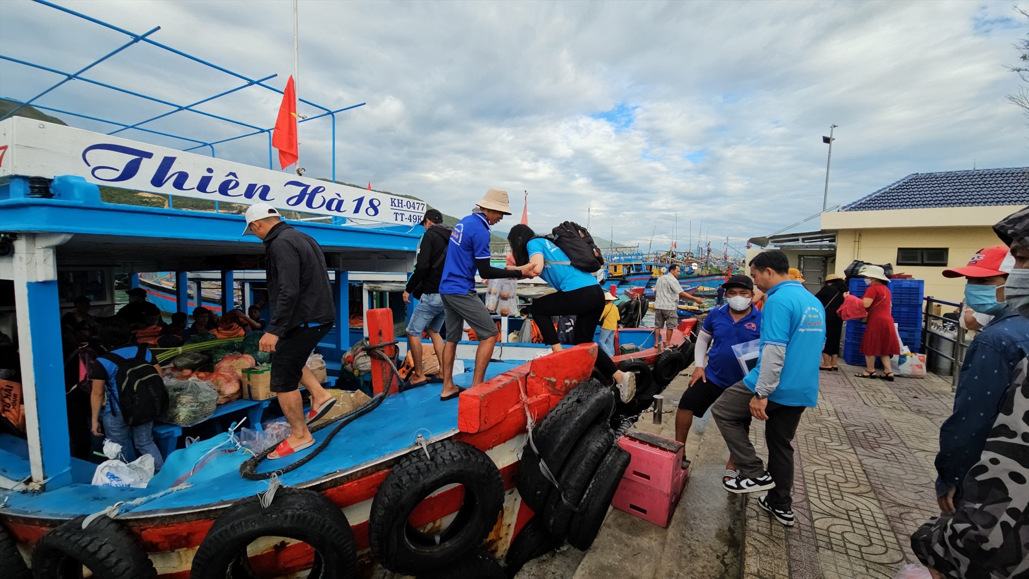 Những ngày lễ tại Nha Trang xuất hiện mưa nhiều nên ảnh hưởng đến hoạt động du lịch trải nghiệm biển, đảo. Ảnh: Hữu Long