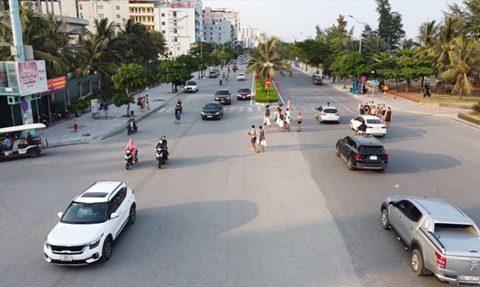 Hạ tầng du lịch Sầm Sơn đã được đầu tư hiện đại giúp bãi biển đẹp hàng đầu Việt Nam này ngày càng thu hút du khách. Ảnh: Quách Du