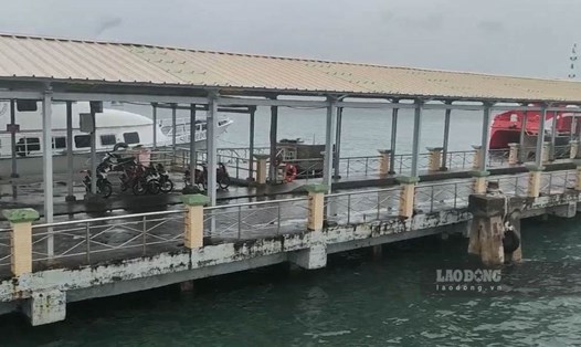 Tàu cao tốc tuyến Rạch Giá - Phú Quốc (và ngược lại) neo đậu tại cảng Bãi Vòng (TP Phú Quốc). Ảnh: Xuân Nhi