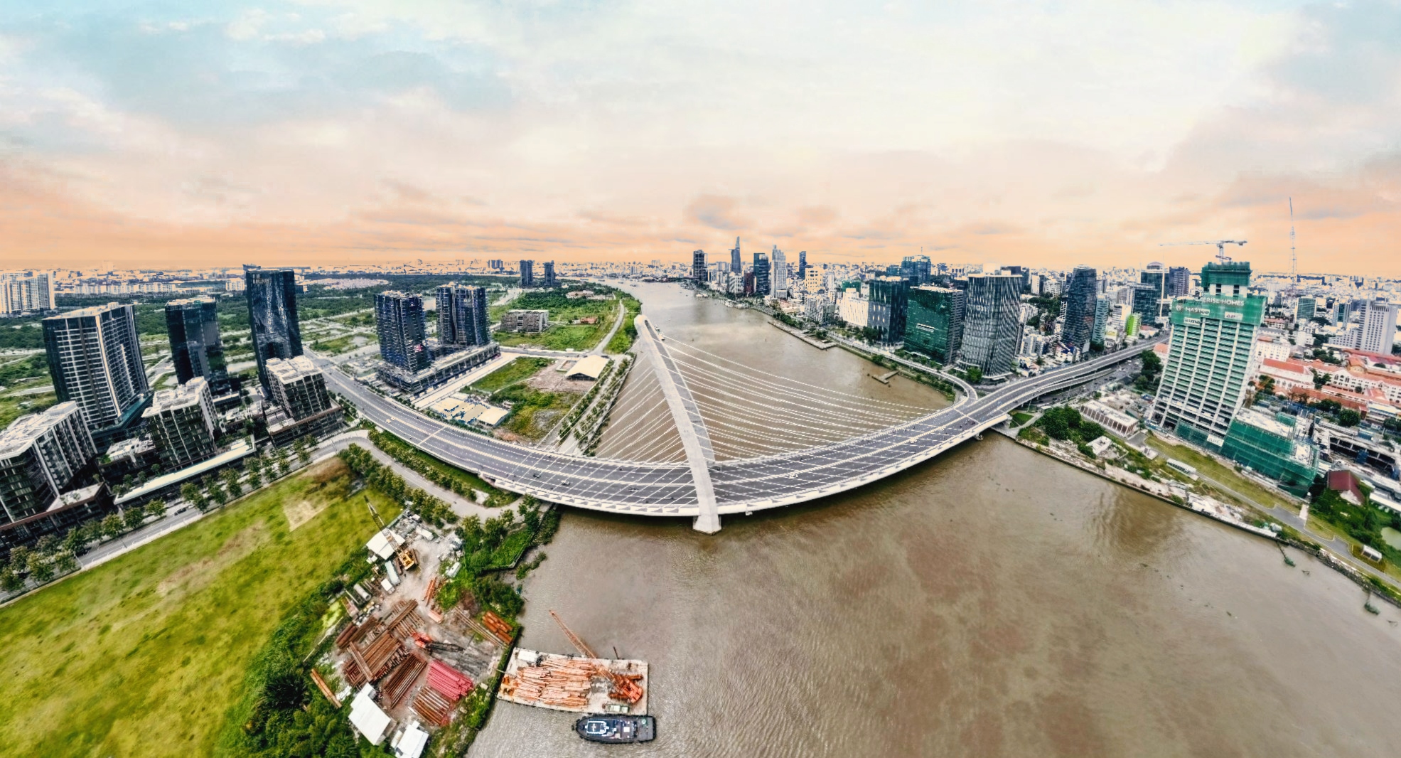 Cầu Ba Son kết nối giữa TP Thủ Đức và Quận 1 được kỳ vọng là điểm nhấn kiến trúc mới trên sông Sài Gòn, đồng thời thay đổi diện mạo phía Đông thành phố, đặc biệt là khi đô thị mới Thủ Thiêm. 