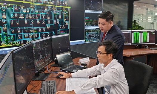 Các cấp quản lý của EVNHCMC có thể theo dõi, giám sát được tình trạng vận hành lưới điện, điều hành và giải quyết công việc mọi lúc - mọi nơi để phục vụ khách hàng một cách nhanh nhất trên nền tảng công nghệ số. Ảnh: Nam Dương