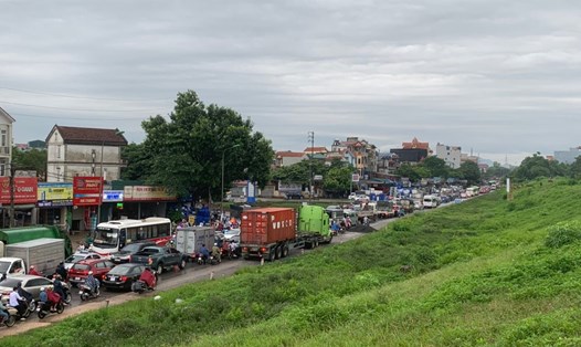 Quốc lộ 6 đoạn qua quận Hà Đông, Hà Nội thường xuyên xảy ra ùn tắc hàng giờ. Ảnh: Người dân cung cấp