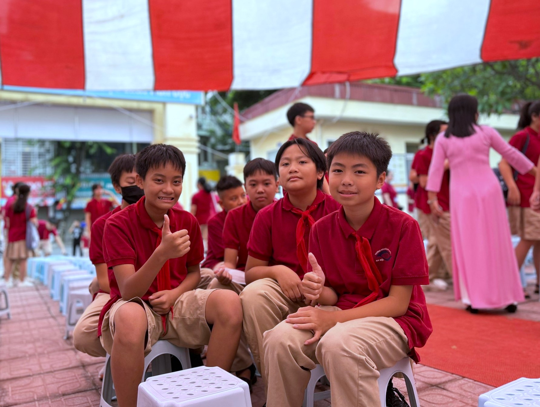 Học sinh lớp 7A2 Trường PTCS Nguyễn Đình Chiểu (Hà Nội) hào hứng đến ngày khai giảng. Các em mong ước năm học mới nhiều niềm vui và đạt thành tích tốt. Ảnh: Thiều Trang