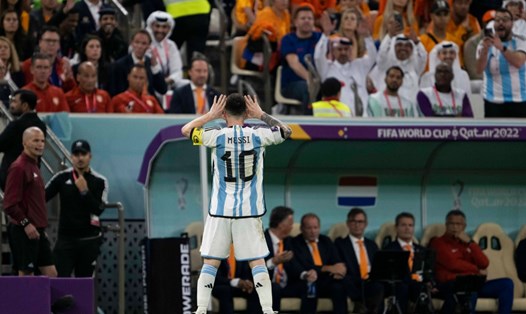 Lionel Messi và hành động ăn mừng nhằm vào huấn luyện viên Louis van Gaal tại World Cup 2022. Ảnh: FIFA