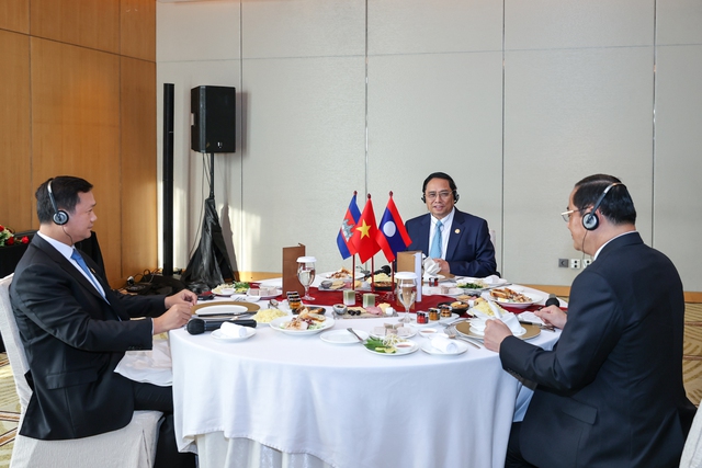 Thủ tướng Chính phủ Phạm Minh Chính ăn sáng làm việc với Thủ tướng Lào Sonexay Siphandone và Thủ tướng Campuchia Hun Manet. Ảnh: VGP