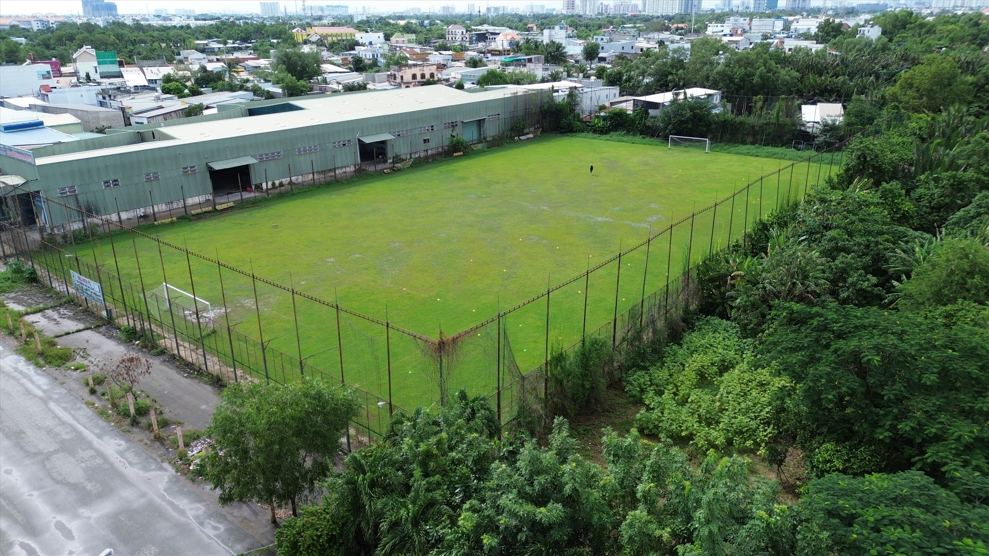 Hiện tại, Trung tâm thể thao Thành Long vẫn còn 5 sân bóng với mặt cỏ tươi tốt. Những sân bóng này chủ yếu được cho các đội bóng phòng trào thuê hay các câu lạc bộ có kinh phí thấp thuê làm nơi tập luyện.