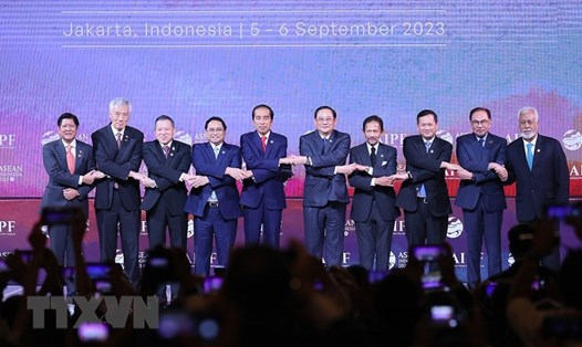 Thủ tướng Chính phủ Phạm Minh Chính cùng các trưởng đoàn tham dự phiên khai mạc Diễn đàn ASEAN - Ấn Độ Dương - Thái Bình Dương. Ảnh: TTXVN