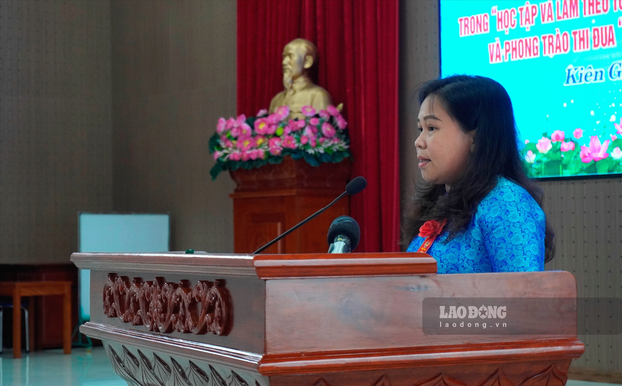 Bà Trương Thanh Thúy - Chủ tịch LĐLĐ tỉnh đã phát động thi đua yêu nước trong cán bộ, đoàn viên, NLĐ và hệ thống công đoàn. Ảnh: Nguyên Anh