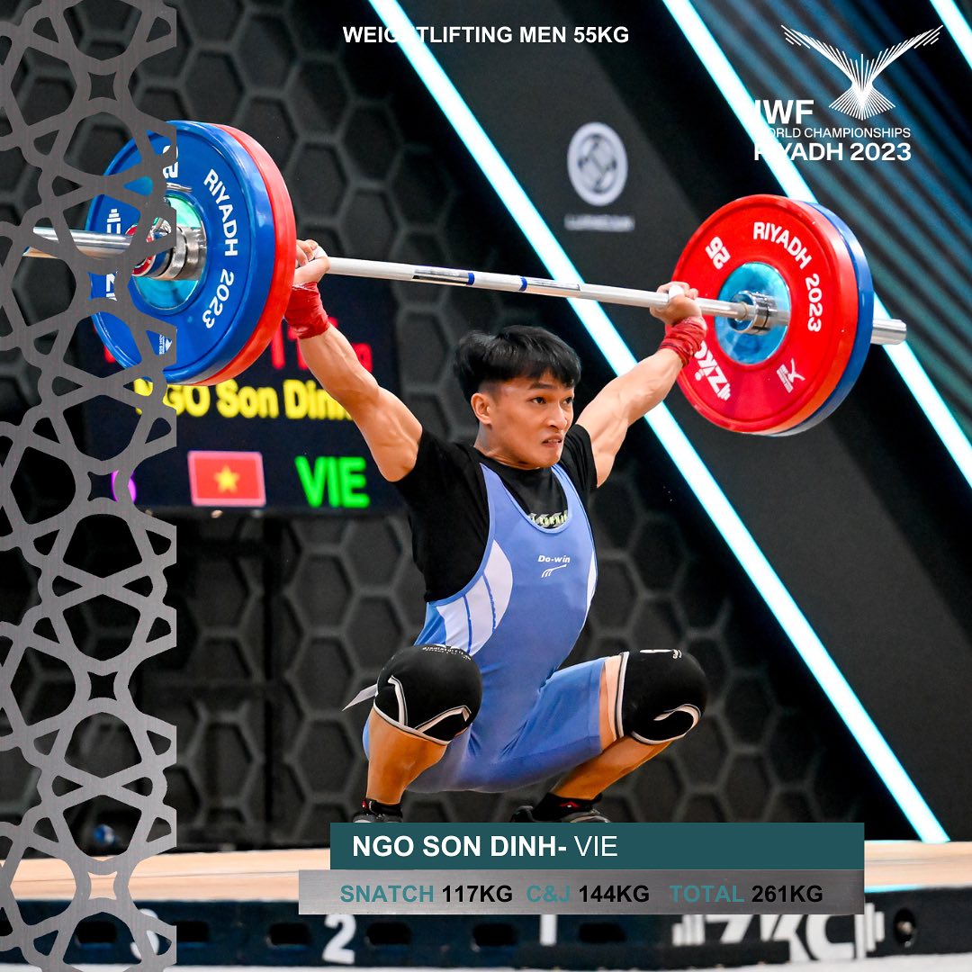 Ngô Sơn Đỉnh giành ngôi Á quân hạng 55kg nam ở giải cử tạ vô địch thế giới. Ảnh: IWF