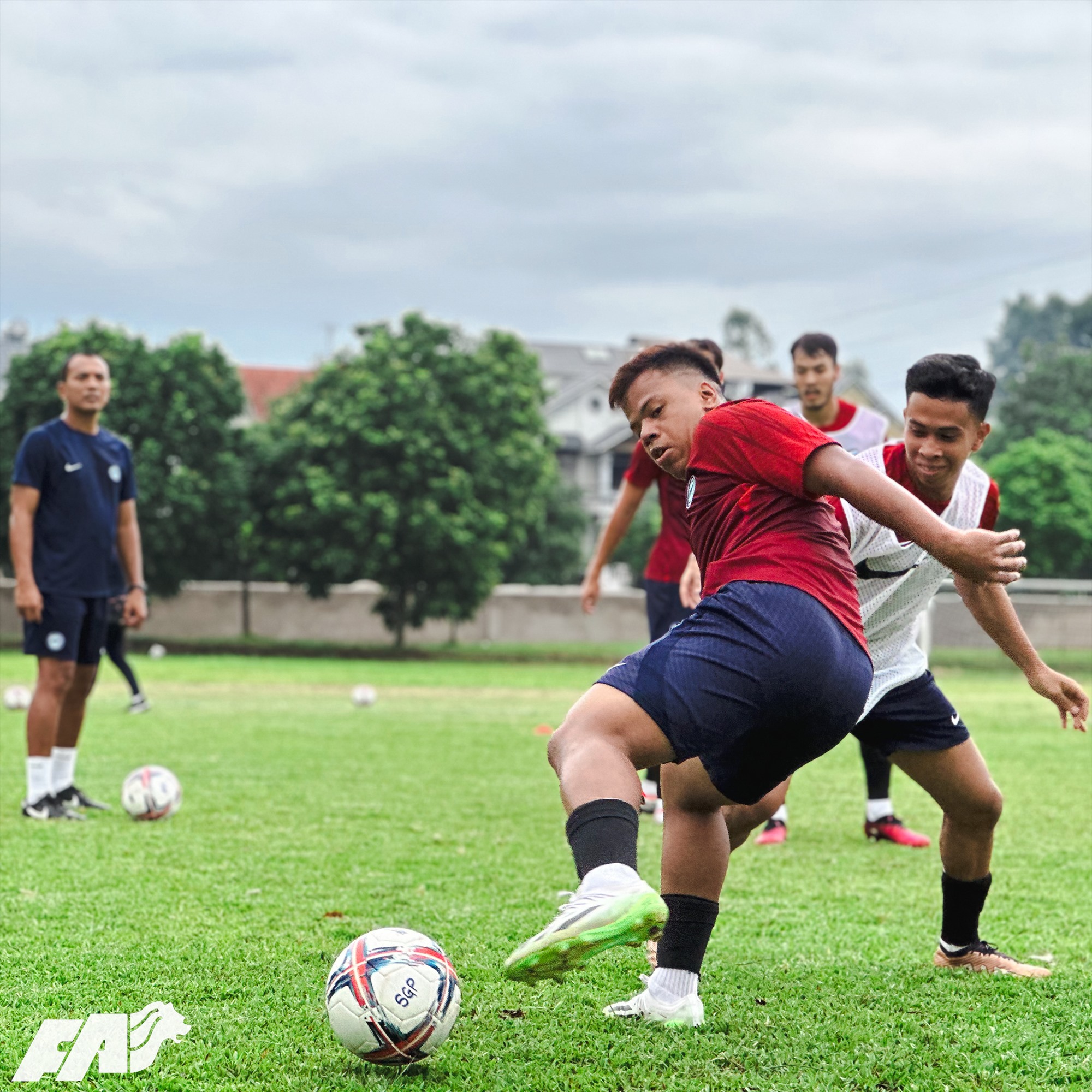 U23 Singapore nỗ lực tập luyện để chuẩn bị cho vòng loại U23 châu Á 2024. Ảnh: FAS