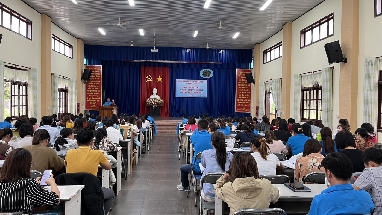 Một buổi tập huấn cho hơn 300 cán bộ công đoàn của LĐLĐ huyện Đức Trọng, tỉnh Lâm Đồng. Ảnh: Đức Thiệm 