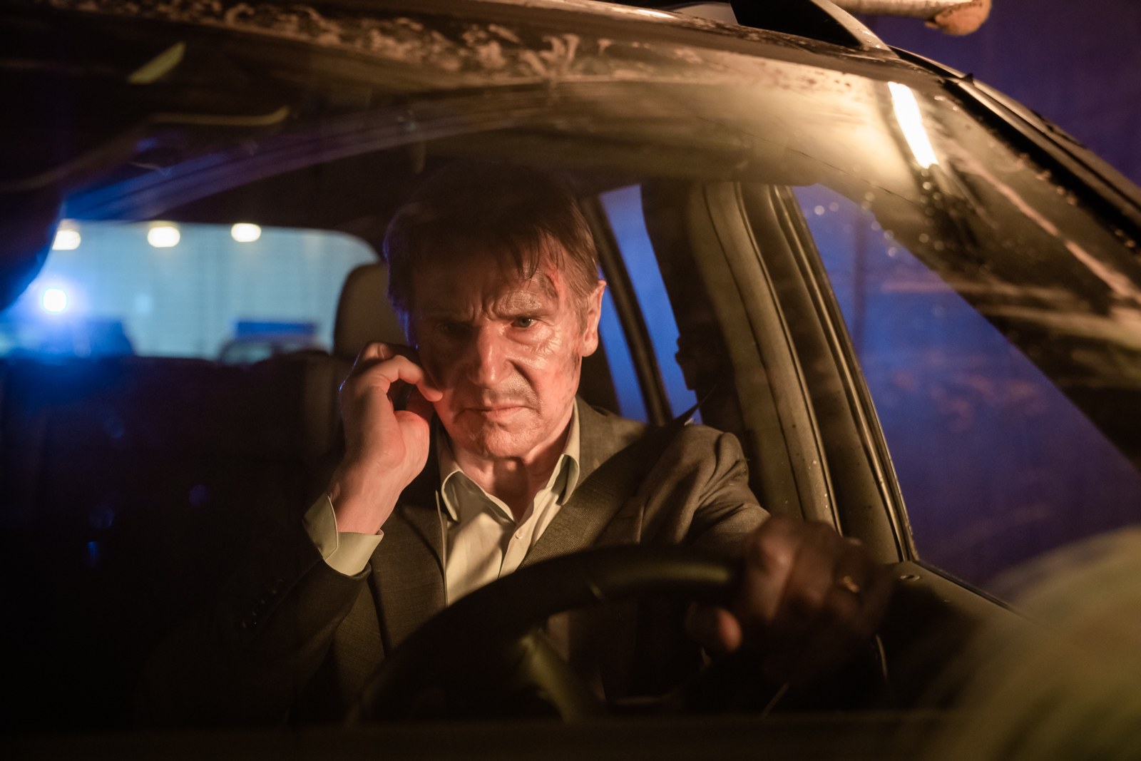 Liam Neeson trong phim bom tấn "Retribution". Ảnh: CGV.