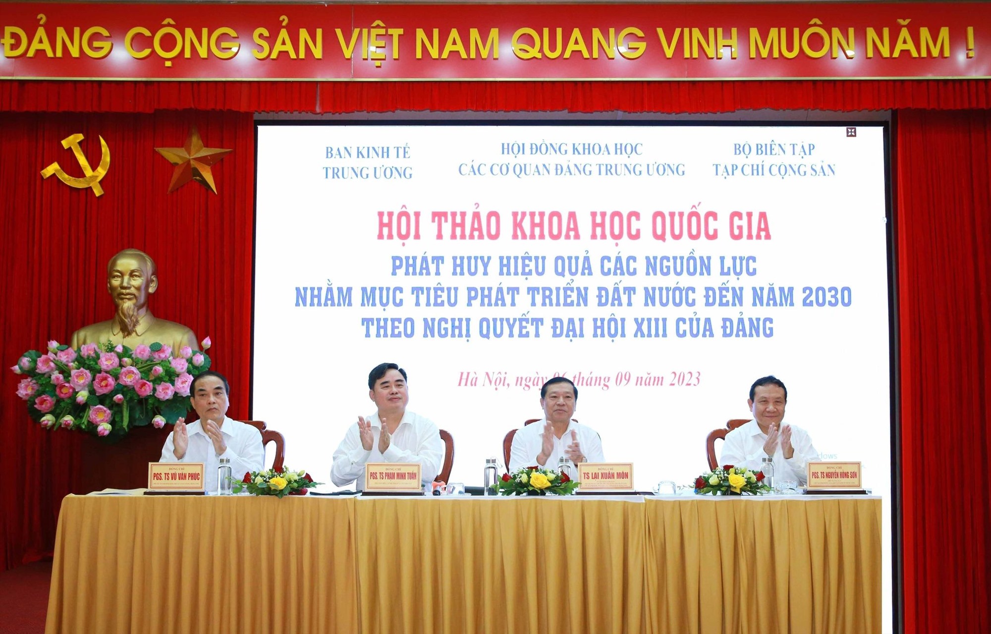 Hội thảo khoa học quốc gia với chủ đề “Phát huy hiệu quả các nguồn lực nhằm thực hiện mục tiêu phát triển đất nước đến năm 2030 theo Nghị quyết Đại hội XIII của Đảng”. Ảnh: Phương Hoa
