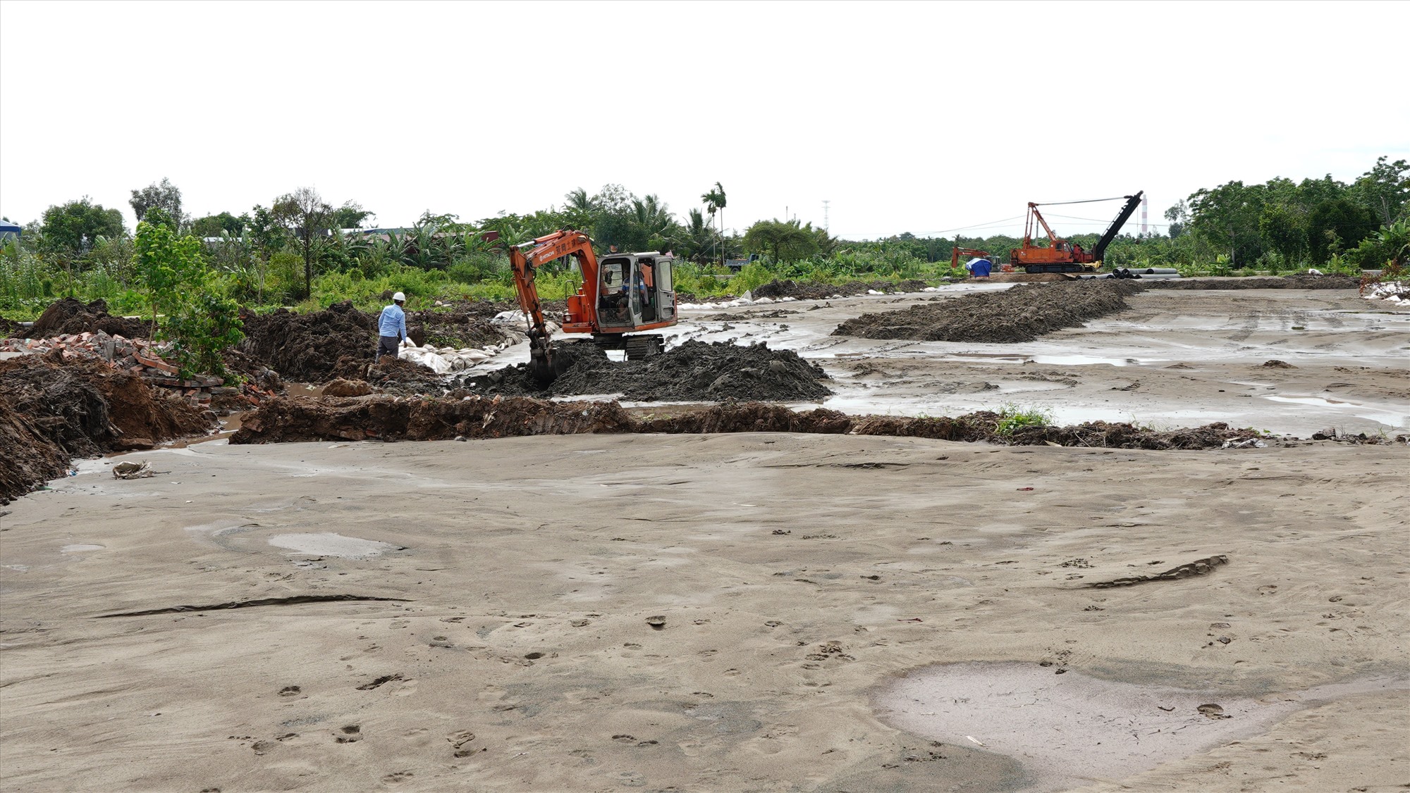 Bộ trưởng Bộ GTVT đề nghị các địa phương cố gắng trong tháng 9 cung ứng cát đủ 1 triệu m3. Ảnh: Tạ Quang