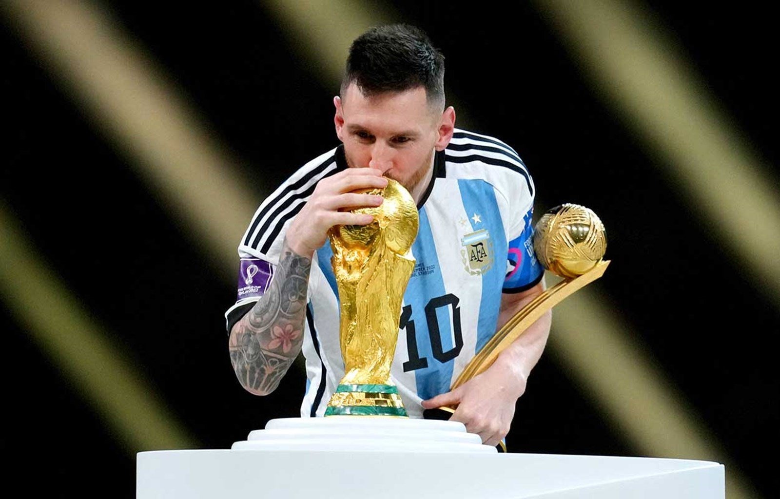 Chức vô địch World Cup 2022 là dấu mốc đặc biệt với Messi. Ảnh: AFP
