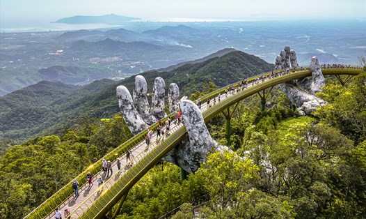 Vẻ đẹp của Cầu Vàng nhận được nhiều lời khen ngợi của báo giới quốc tế. Ảnh: CLB Nhiếp ảnh Đà Nẵng