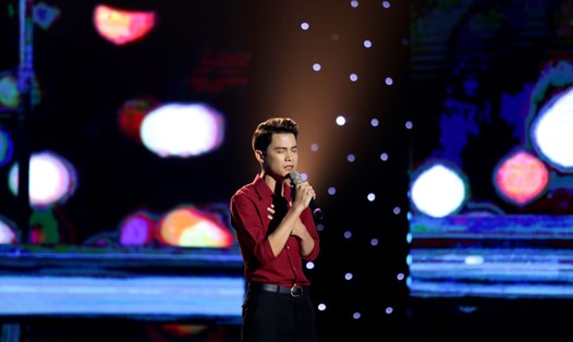 Ca sĩ Mạnh Nguyên tại sân khấu Người kể chuyện tình 2023. Ảnh: NSX.