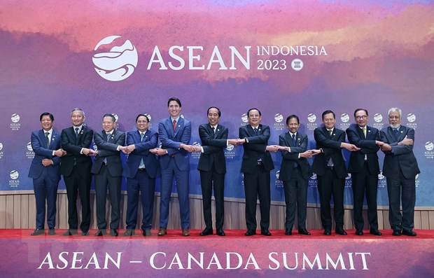 Thủ tướng Phạm Minh Chính và các trưởng đoàn tham dự Hội nghị Cấp cao Đặc biệt ASEAN - Canada chụp ảnh chung. Ảnh: TTXVN