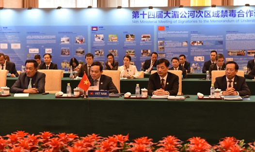 Phó Thủ tướng Chính phủ Trần Lưu Quang và Thứ trưởng Bộ Công an Nguyễn Duy Ngọc (thứ 2 và 3 từ trái qua) tại Hội nghị. Ảnh: Cục Cảnh sát điều tra tội phạm về ma tuý