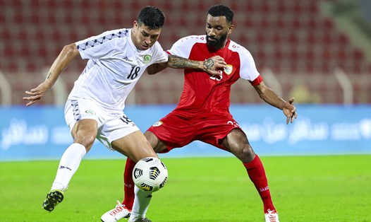 Tuyển Palestine (áo trắng) có trận đấu đáng khen trước tuyển Oman, trước khi họ gặp tuyển Việt Nam tại Nam Định. Ảnh: OFA