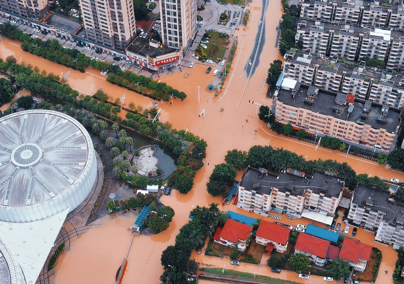 Những con phố ngập lụt ở ngoại ô Phúc Châu sau trận mưa lớn do bão Haikui ngày 5.9.2023. Ảnh: China News Service