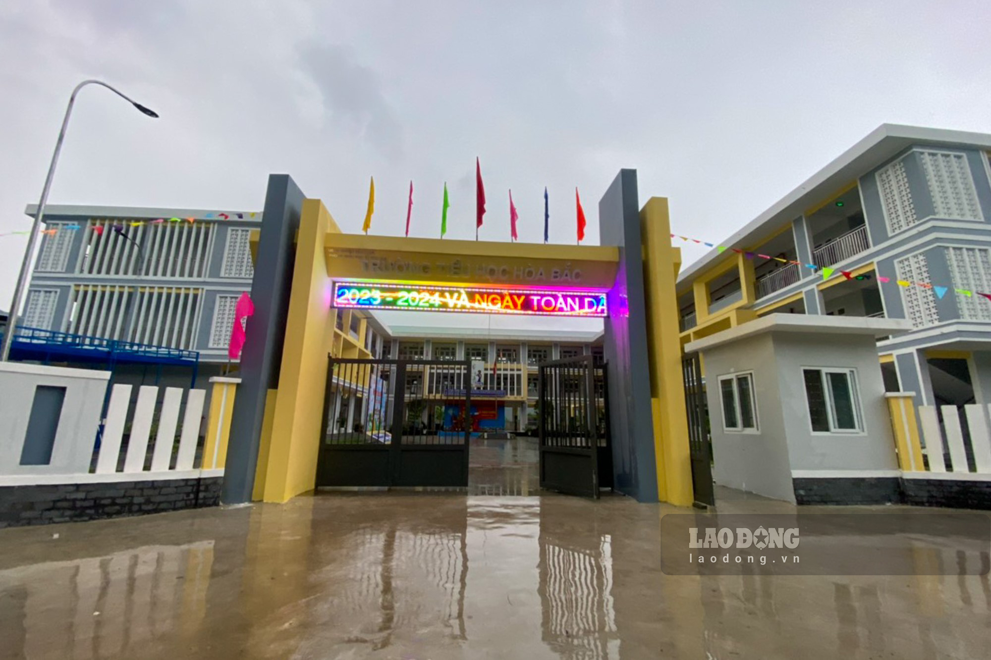 Trong khi đó, điểm trường mới ở thôn Phò Nam (giai đoạn 2) với tổng mức đầu tư 18,8 tỉ đồng đã hoàn thiện và đưa vào sử dụng trong năm học 2023 – 2024.