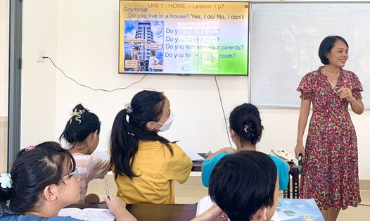 Thầy cô giáo dành ngày nghỉ, giờ nghỉ mở lớp học 0 đồng tại Đà Nẵng. Ảnh: Trần Thi