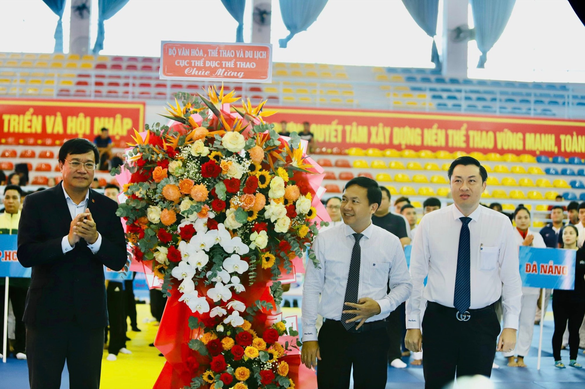 Ông Đặng Hà Việt (ngoài cùng bên trái) tham dự lễ khai mạc giải vô địch Jujitsu Quốc gia 2023. Ảnh: Sở VHTTDL Bình Dương