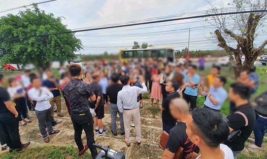 Các nhà đầu tư đi xem thực tế quỹ đất của Công ty Nhật Nam tại cửa khẩu Mộc Bài (tỉnh Tây Ninh). Ảnh: TT