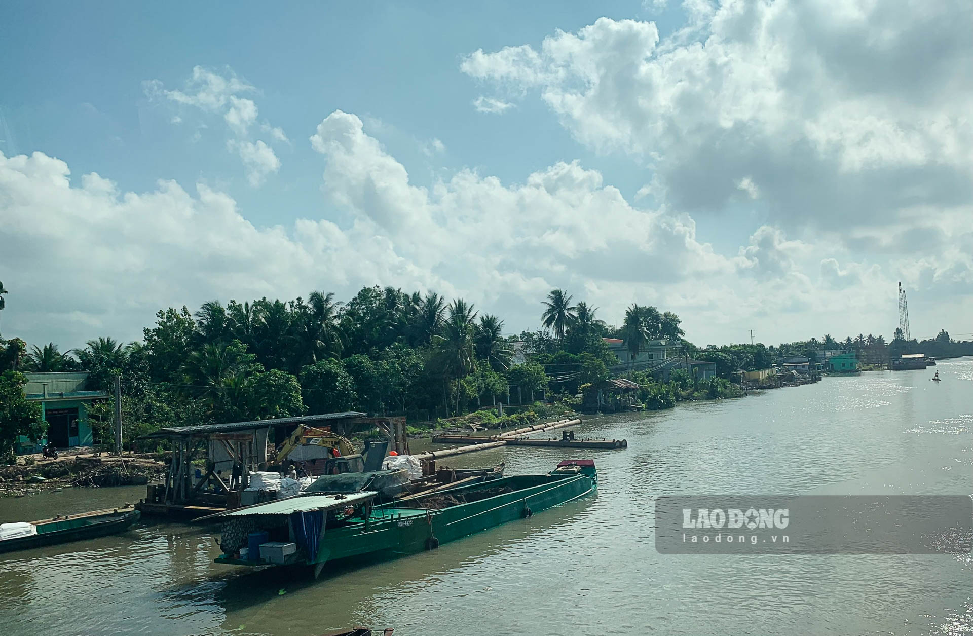 Thi công công trình kè chống sạt lở bờ sông Rạch Vọp chiều dài 575m xã Trinh Phú (Kế sách, Sóc Trăng)