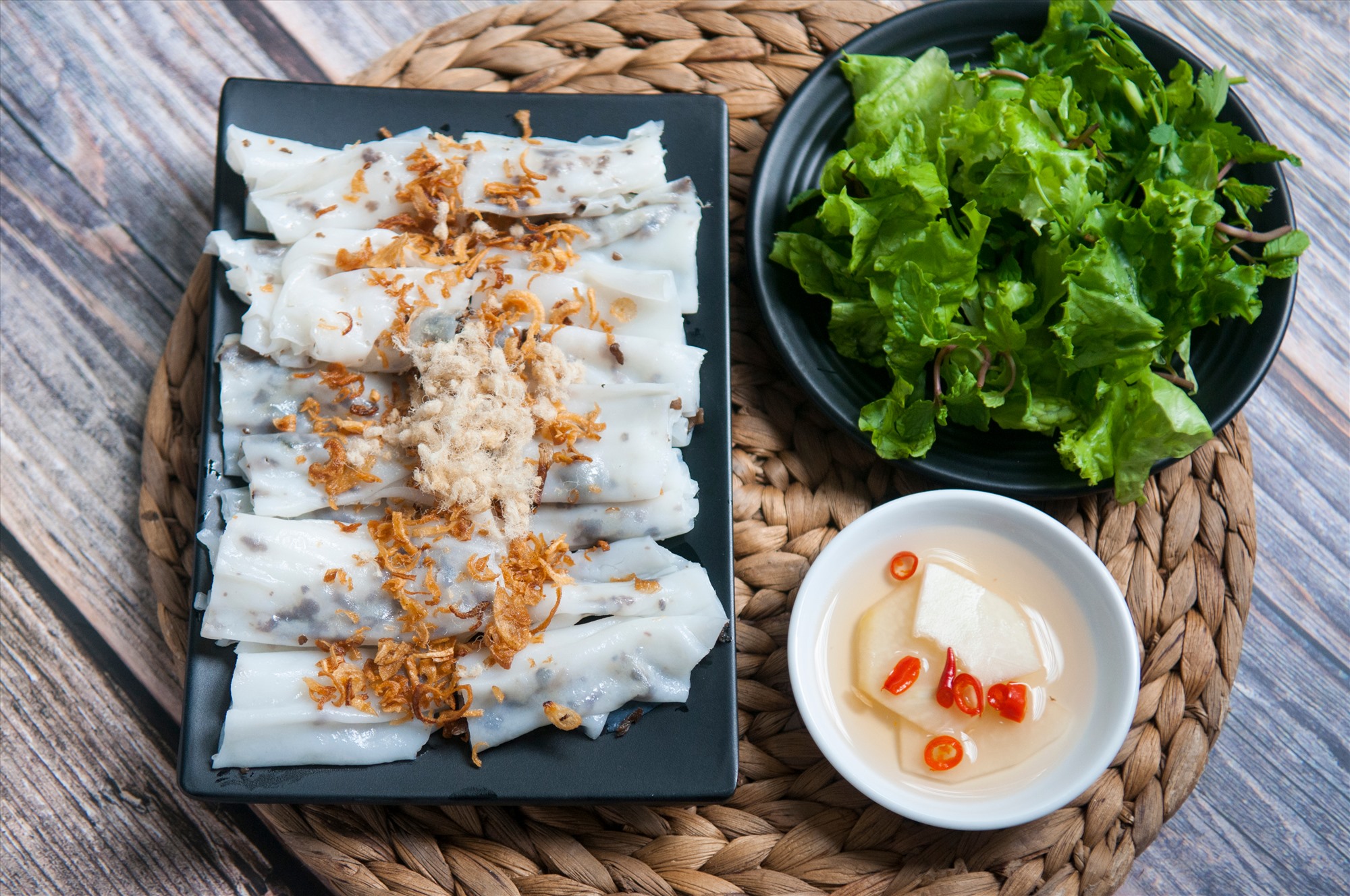 Bánh cuốn - món ăn dân dã có nguồn gốc từ miền Bắc - góp tên trong danh sách các món ăn ngon Việt Nam. Ảnh: MAGGI