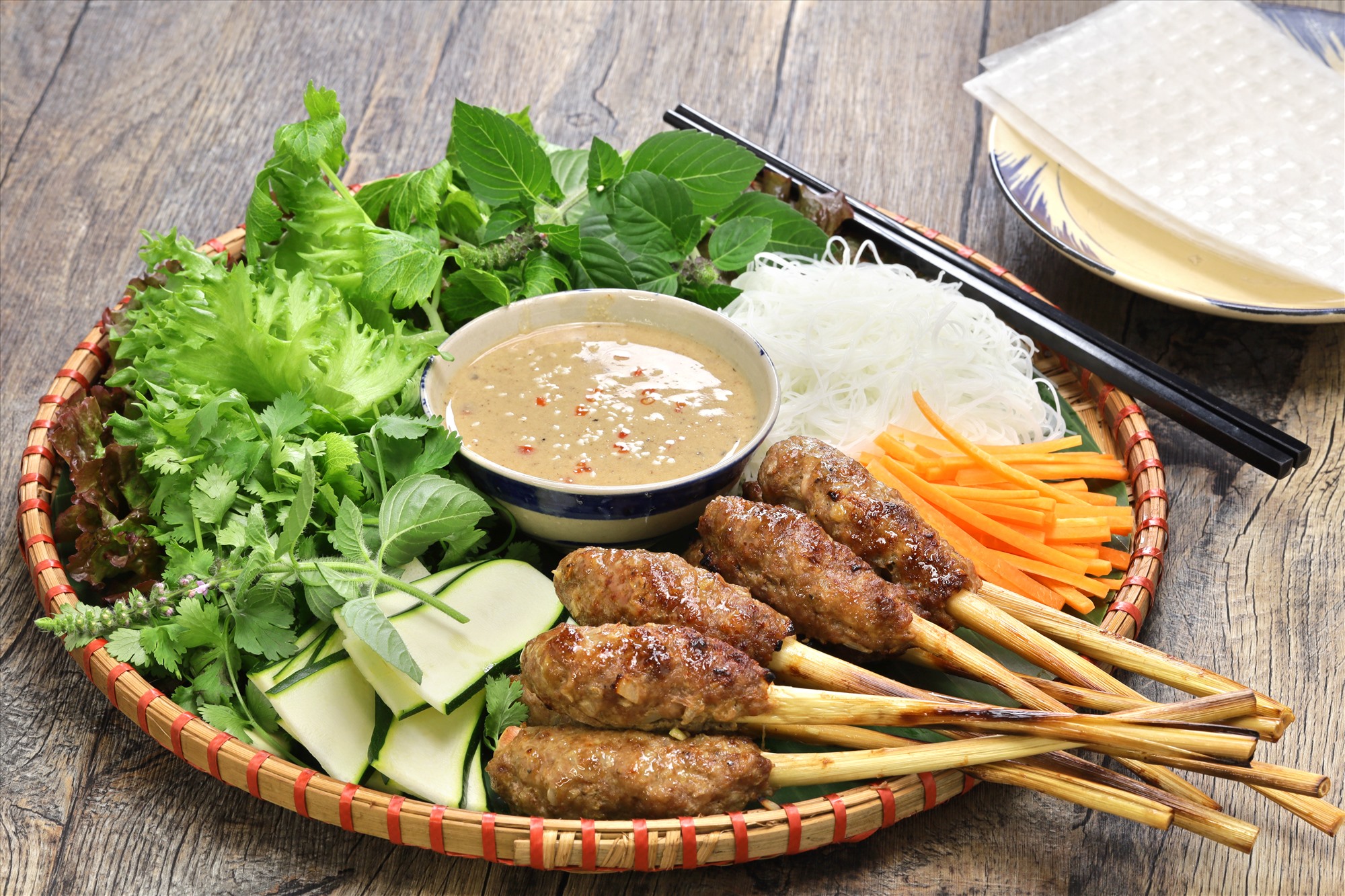 Nem nướng - Đặc sản Nha Trang hút hồn du khách - thành phần không thể thiếu trong ngày Lễ hội. Ảnh: MAGGI
