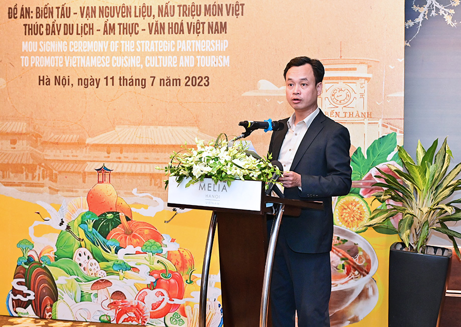 Ông Hoàng Quốc Hòa, Giám đốc Trung tâm Thông tin du lịch, Cục Du lịch Quốc gia Việt Nam phát biểu tại lễ ký kết thỏa thuận hợp tác chiến lược giữa hai bên nhầm thúc đẩy du lịch ẩm thực Việt Nam. Ảnh: Maggie